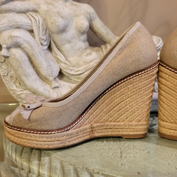 Tory Burch Gold Metalic Canvas Jakie Peep Toe Espidrilles in 8.5. #120 - Picture 9 of 15